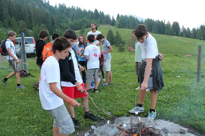 Village Camps International Summer Camp Leysin, Switzerland 2025-08-09 https://www.villagecamps.com/journals_admin/images/681-10-campfire (15).jpg